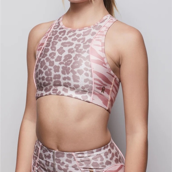 Good American Electric Feel Animal Print Biker Shorts & upper cut Sports bra - Picture 5 of 15